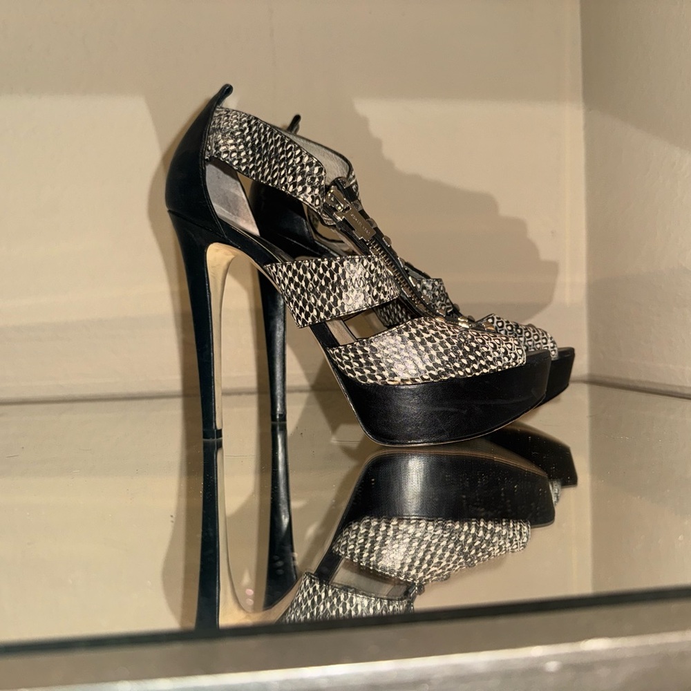 Michael Kors, silver and black heels brand new. Size 8 1/2M